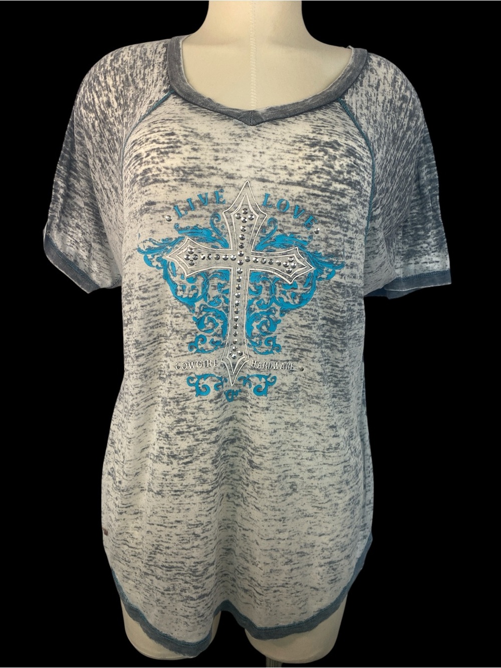 Cowgirl Hardware Blue and White Cross Graphic Short Sleeve Tee Women’s Large
